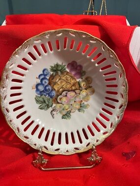 Decorative White Porcelain Fruit Basket Plate with Gold Trim